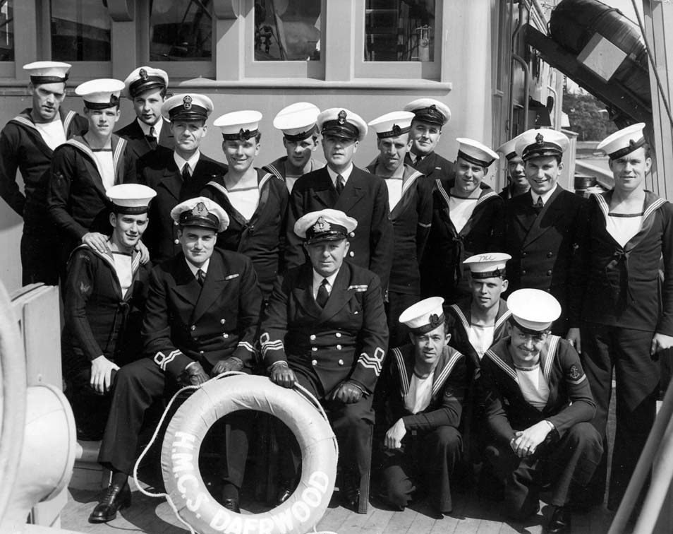Crew of HMCS Daerwood (1944)