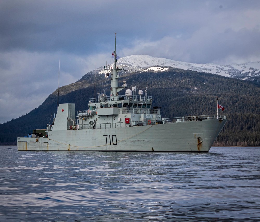 HMCS Brandon sails along the coastline of Alaska during multi-national Exercise ARCTIC EDGE 2022 near the town of Juneau, Alaska, March 6th, 2022.  (Credit Master Sailor Dan Bard Canadian Forces Combat Camera.)