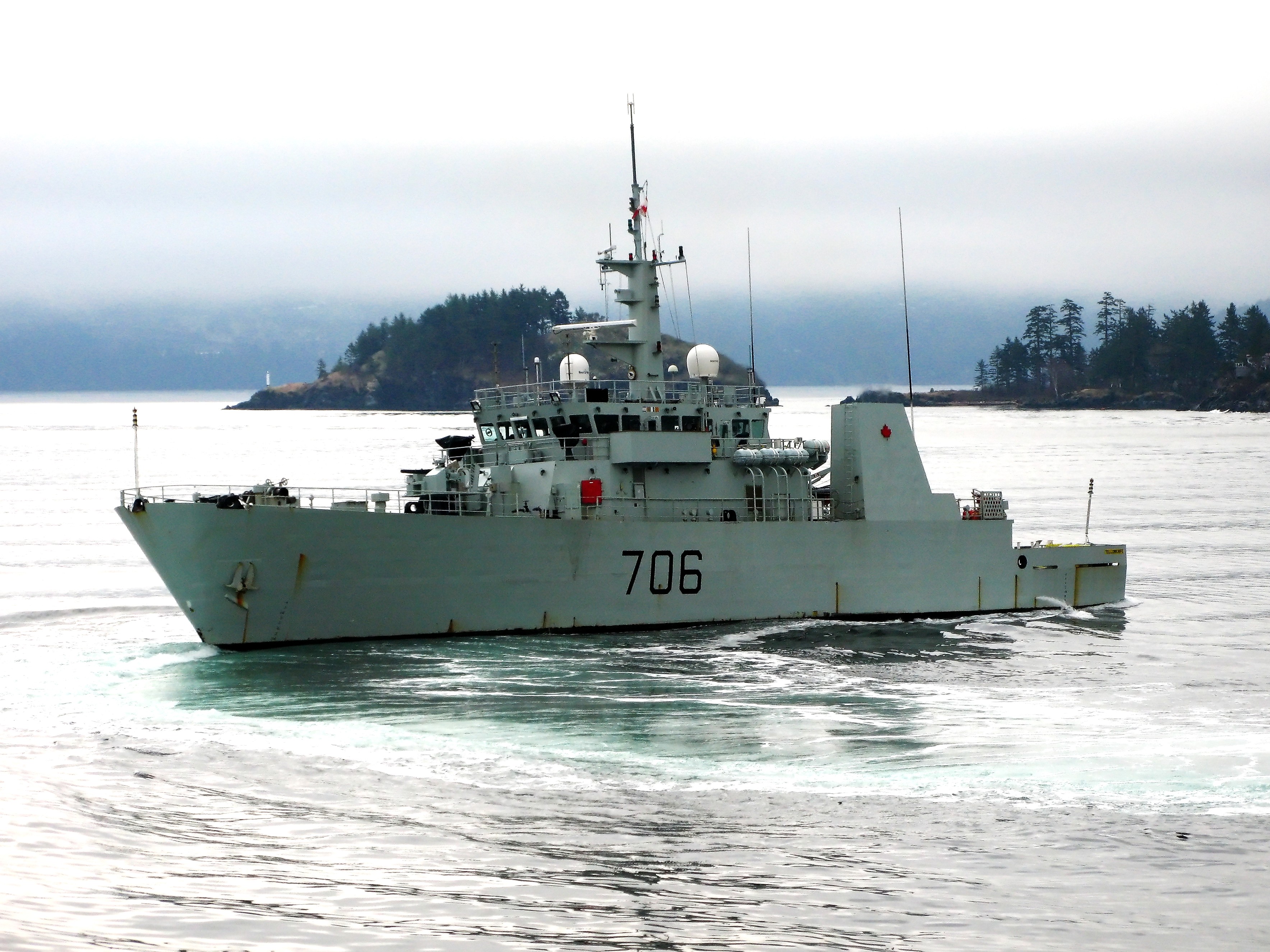 HMCS Yellowknife, February 6, 2009. (Wikimedia Commons User: Urban Mixer)