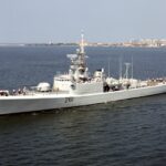 HMCS Mackenzie (DDE 261) off San Diego, in 1992