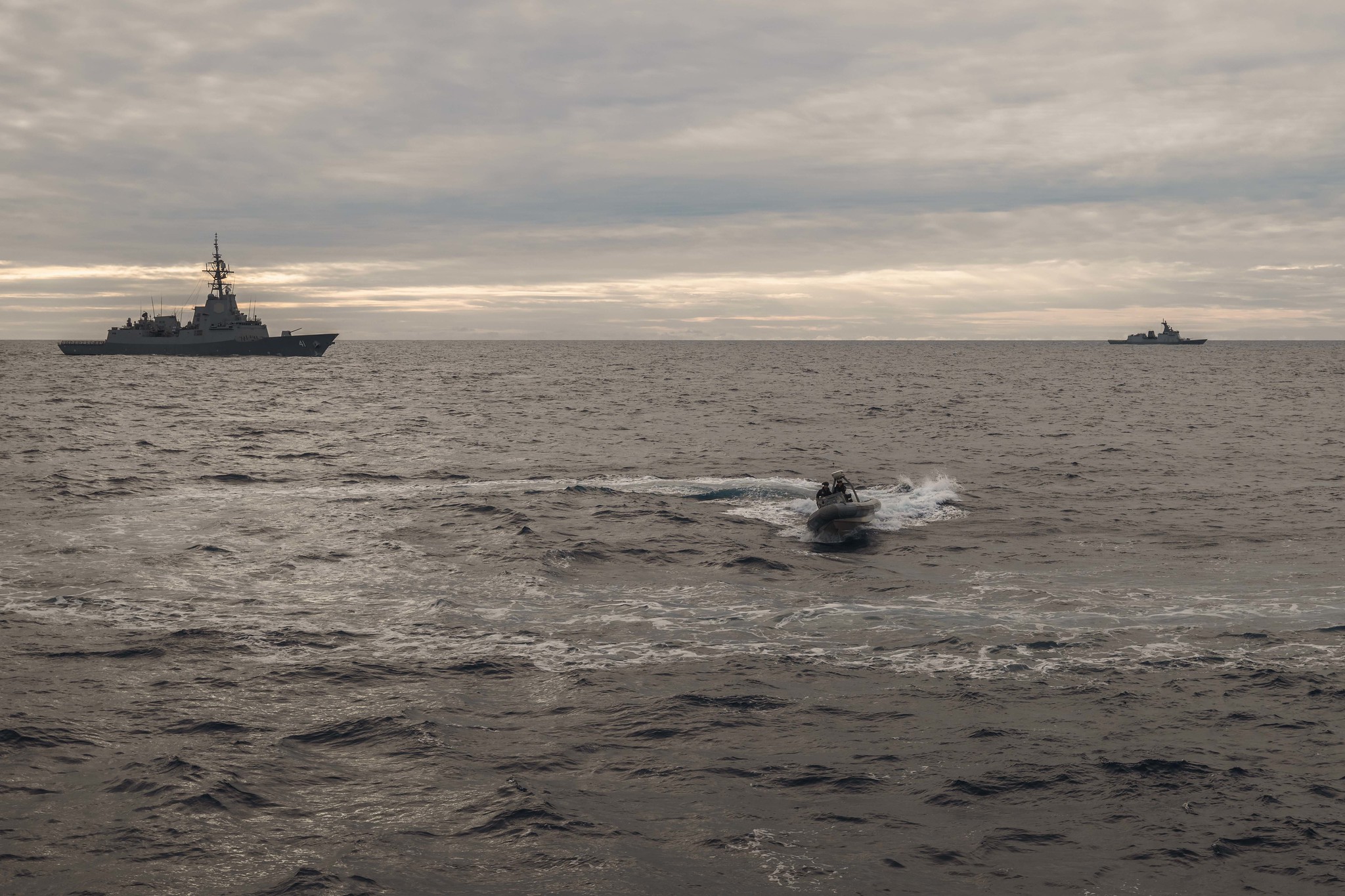 MCS Ville de Québec conducts training exercises with HMAS Brisbane and BRP Jose Rizal for EX Alan 25, during Op HORIZON, in the West Philippine Sea, on 23 August 2025 Photo by: Corporal Brendan Gamache, Formation Imaging Services