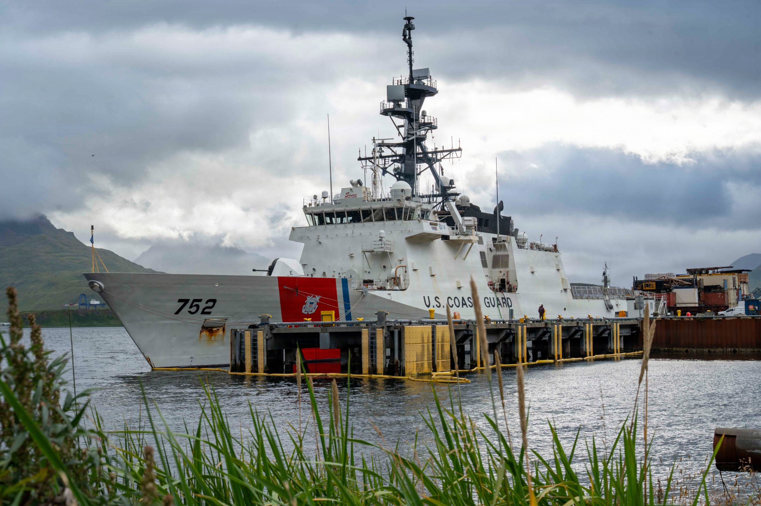 U.S. Coast Guard Cutter Stratton (WMSL 752) prepares for departure in Dutch Harbor, Alaska, Sep 17, 2026, Operation TUNDRA MERLIN (USAF photo by Senior Airman Jordan McCoy)